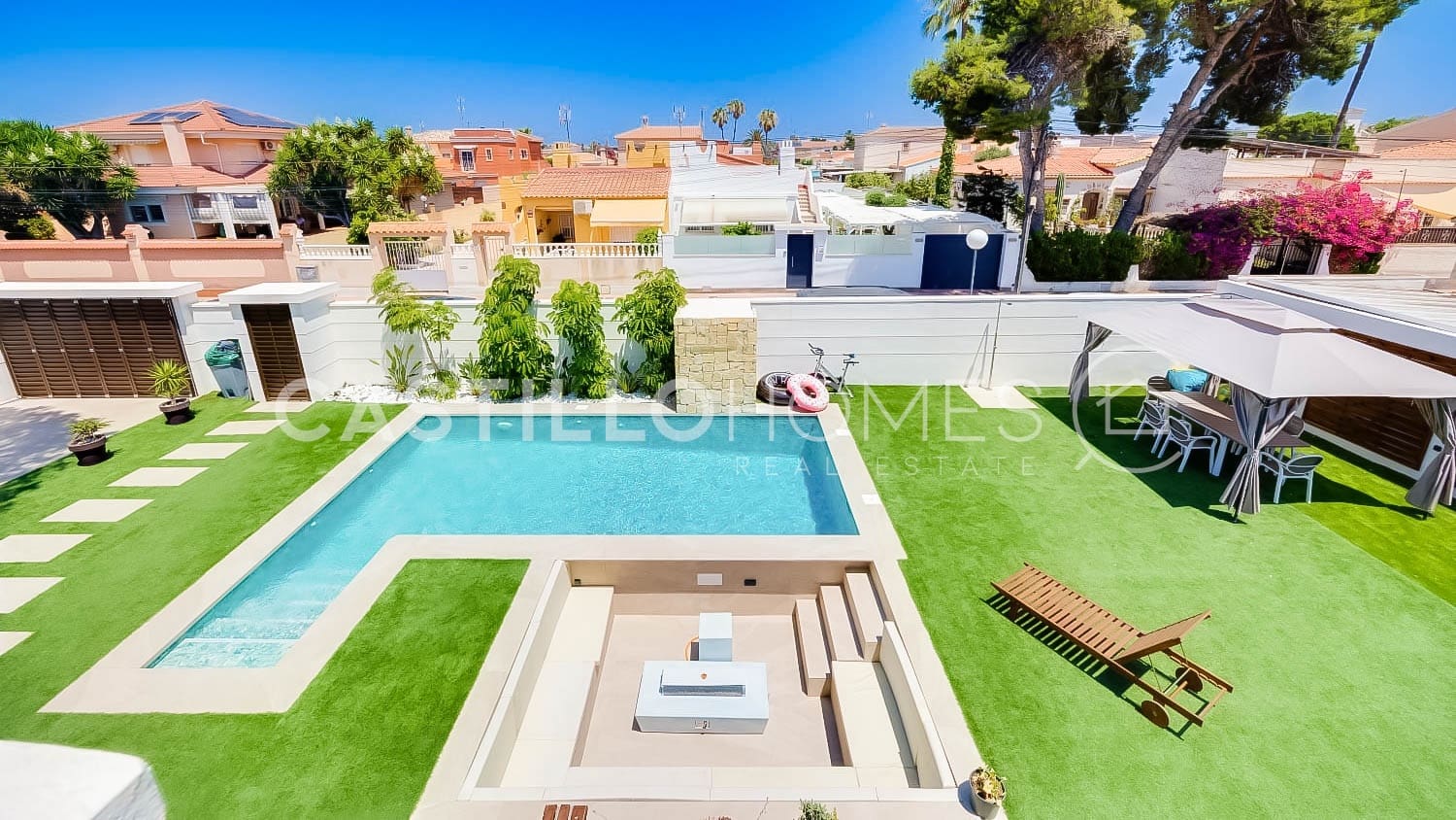 5 bedroom Villa for sale in Torrevieja with pool - € 1,250,000 (Ref: 9307162)