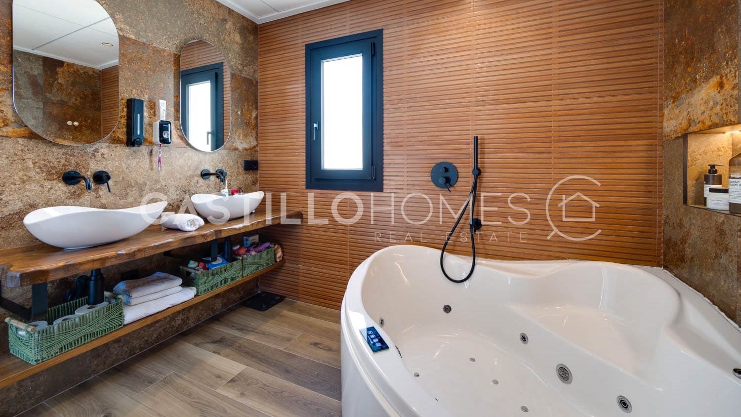 5 bedroom Villa for sale in Torrevieja with pool - € 1,250,000 (Ref: 9307162)