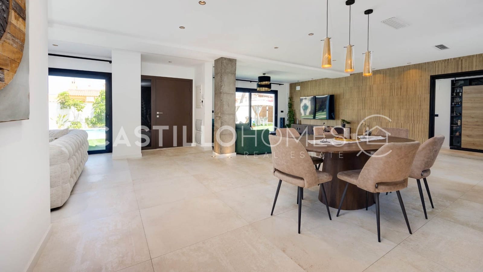 5 bedroom Villa for sale in Torrevieja with pool - € 1,250,000 (Ref: 9307162)