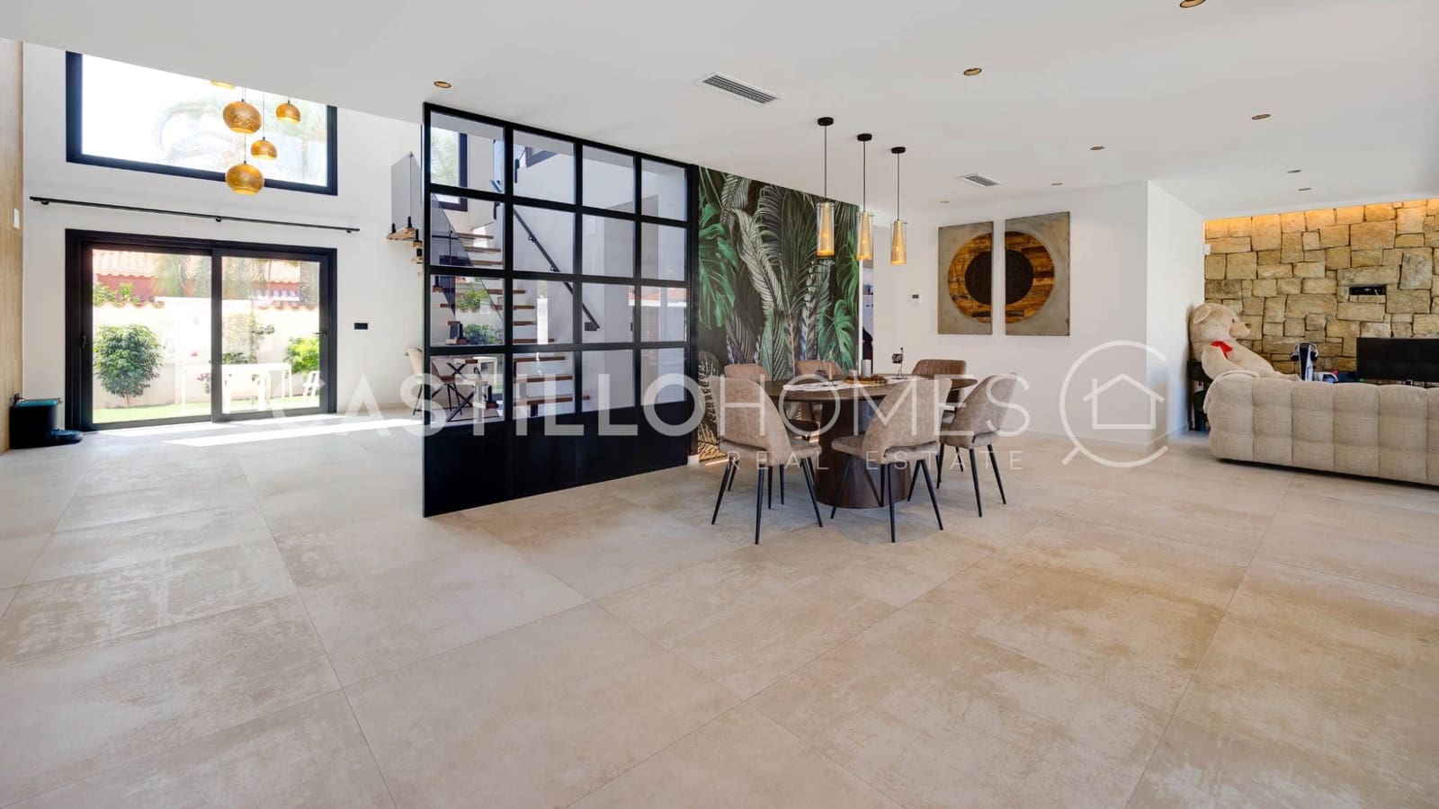 5 bedroom Villa for sale in Torrevieja with pool - € 1,250,000 (Ref: 9307162)