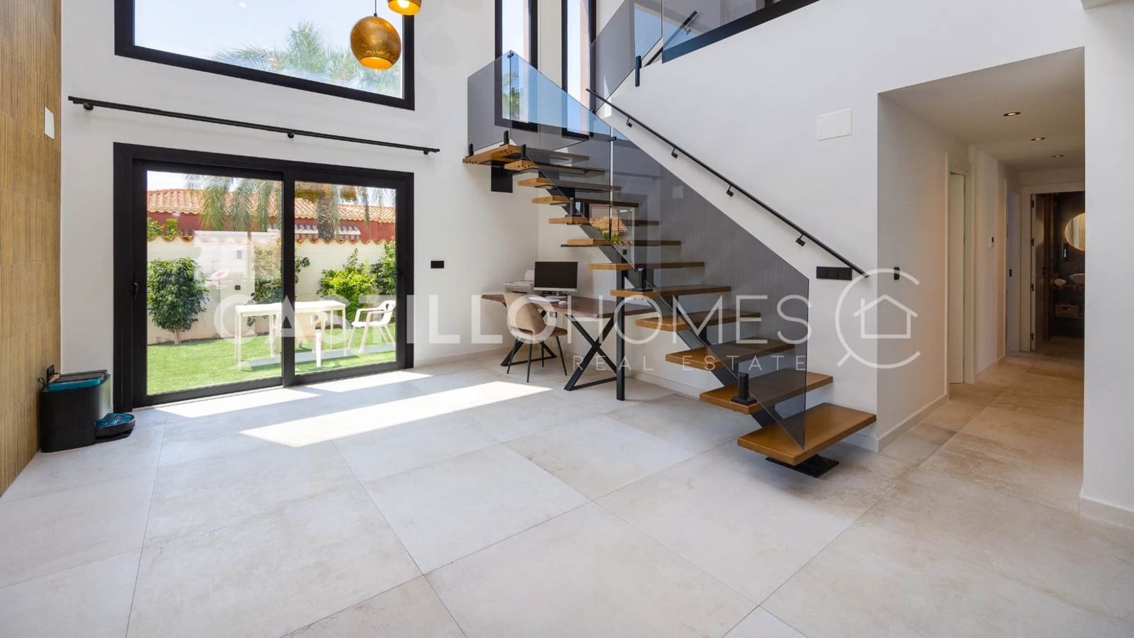 5 bedroom Villa for sale in Torrevieja with pool - € 1,250,000 (Ref: 9307162)