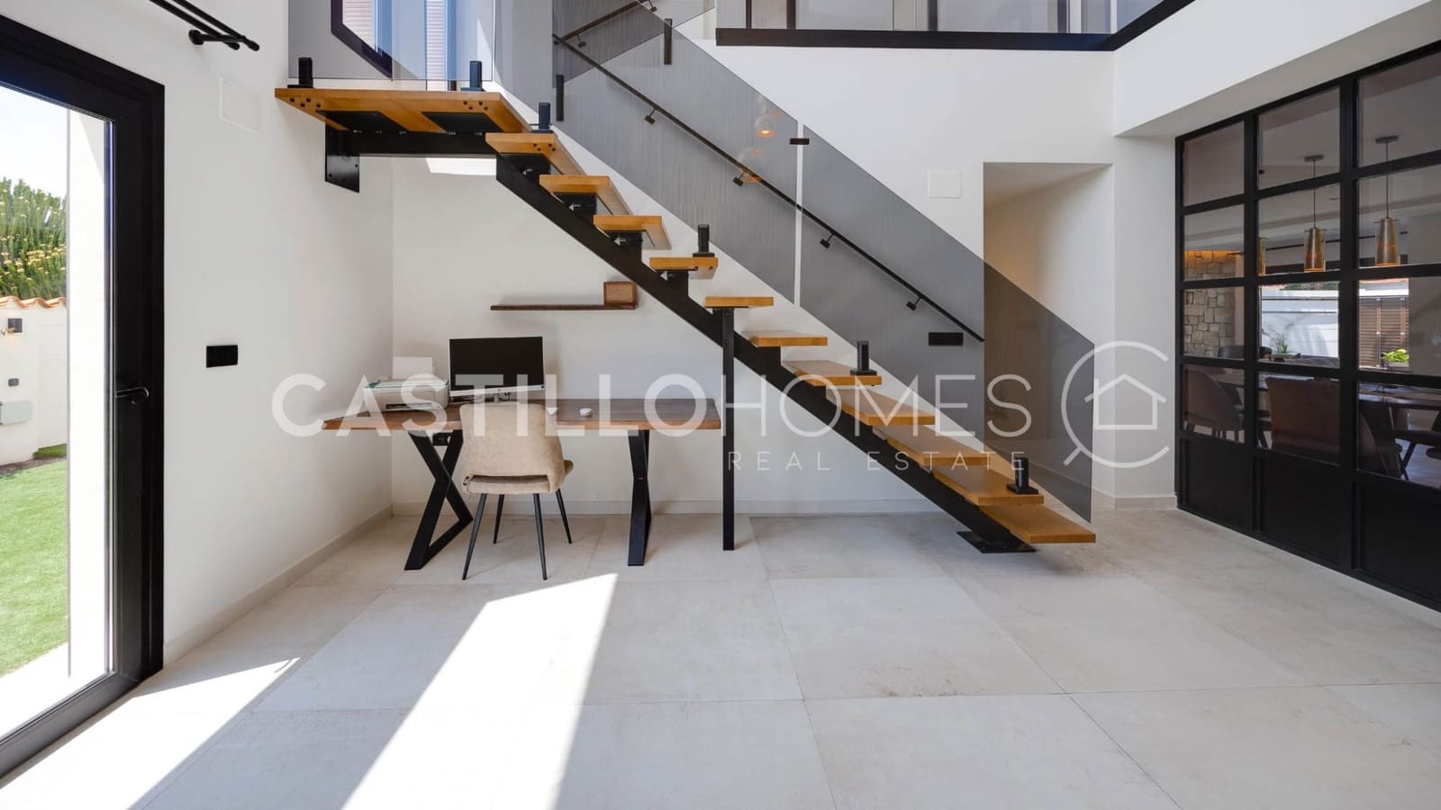 5 bedroom Villa for sale in Torrevieja with pool - € 1,250,000 (Ref: 9307162)