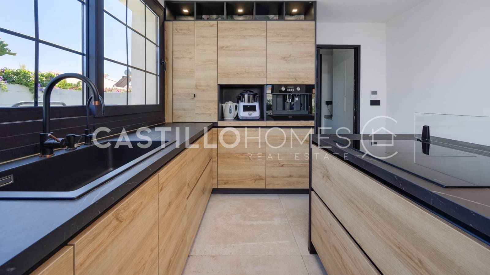 5 bedroom Villa for sale in Torrevieja with pool - € 1,250,000 (Ref: 9307162)