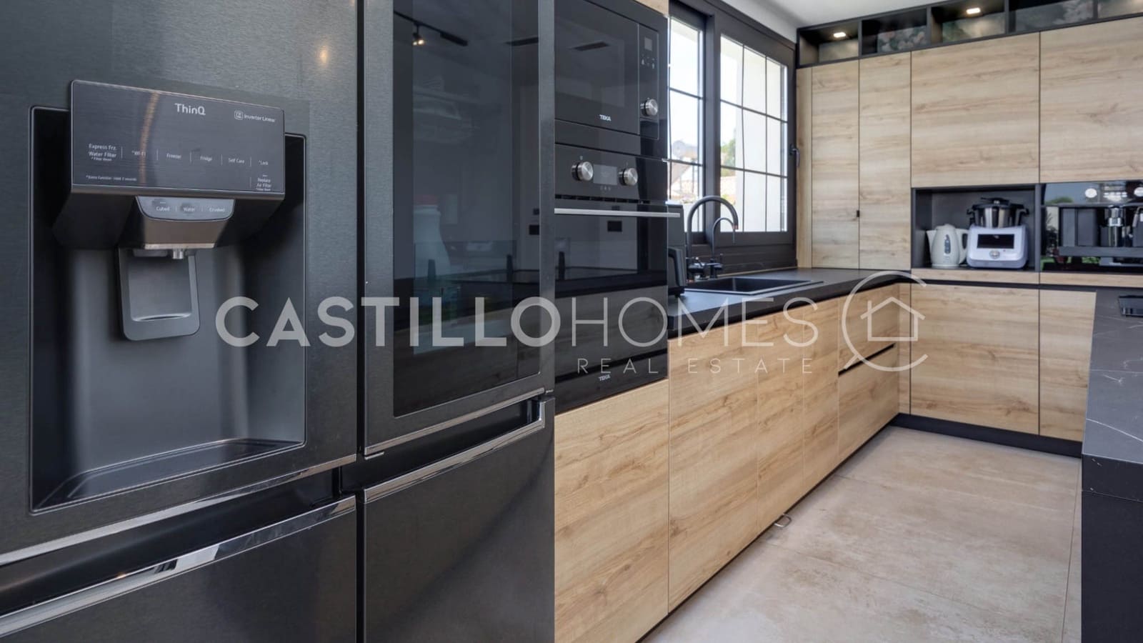 5 bedroom Villa for sale in Torrevieja with pool - € 1,250,000 (Ref: 9307162)