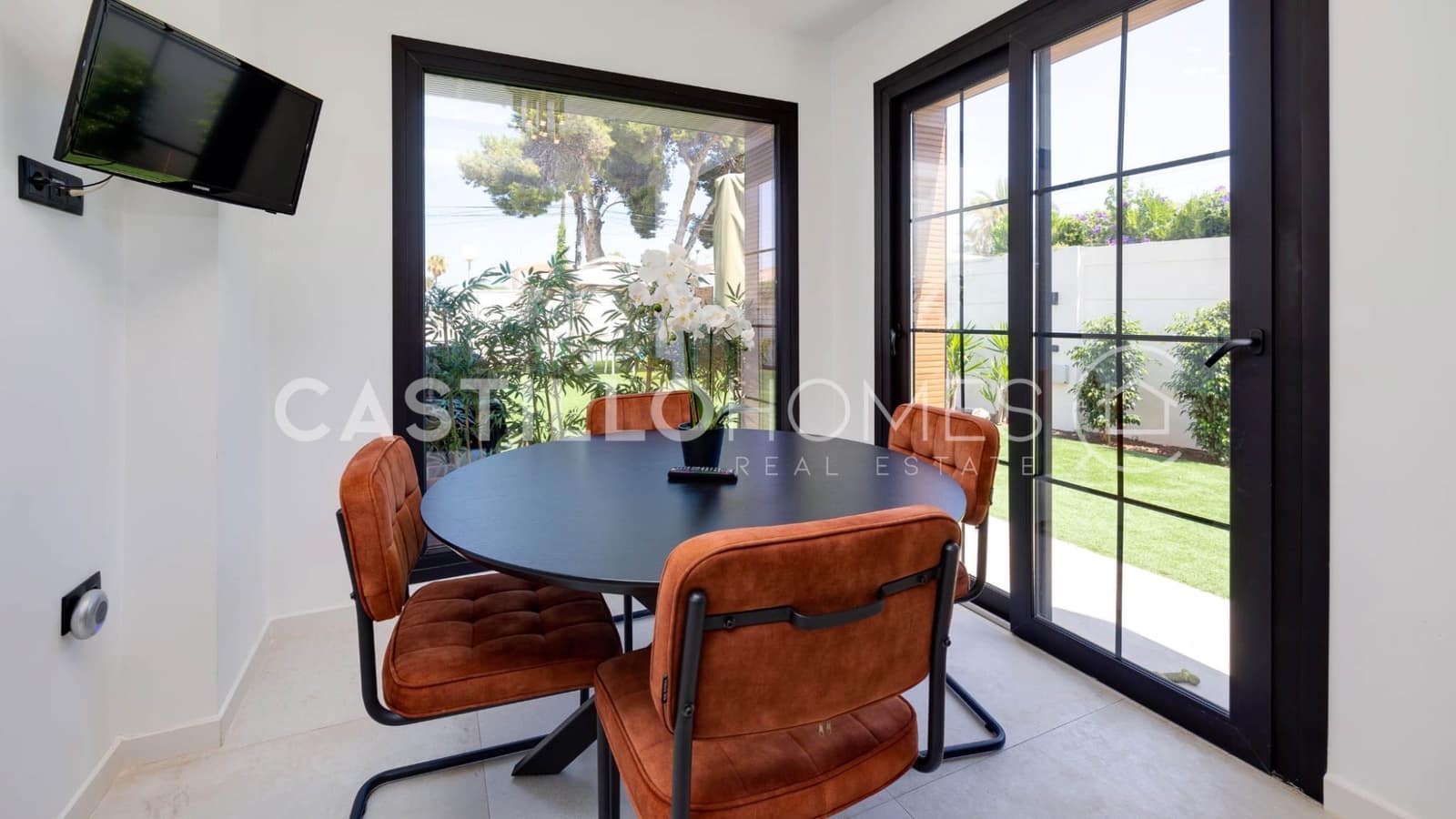 5 bedroom Villa for sale in Torrevieja with pool - € 1,250,000 (Ref: 9307162)