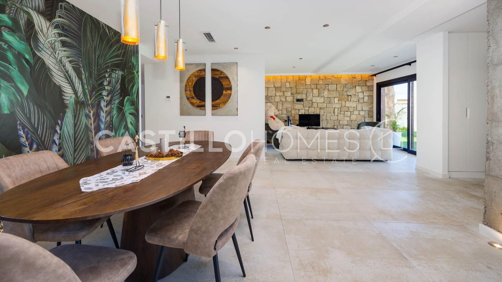 5 bedroom Villa for sale in Torrevieja with pool - € 1,250,000 (Ref: 9307162)