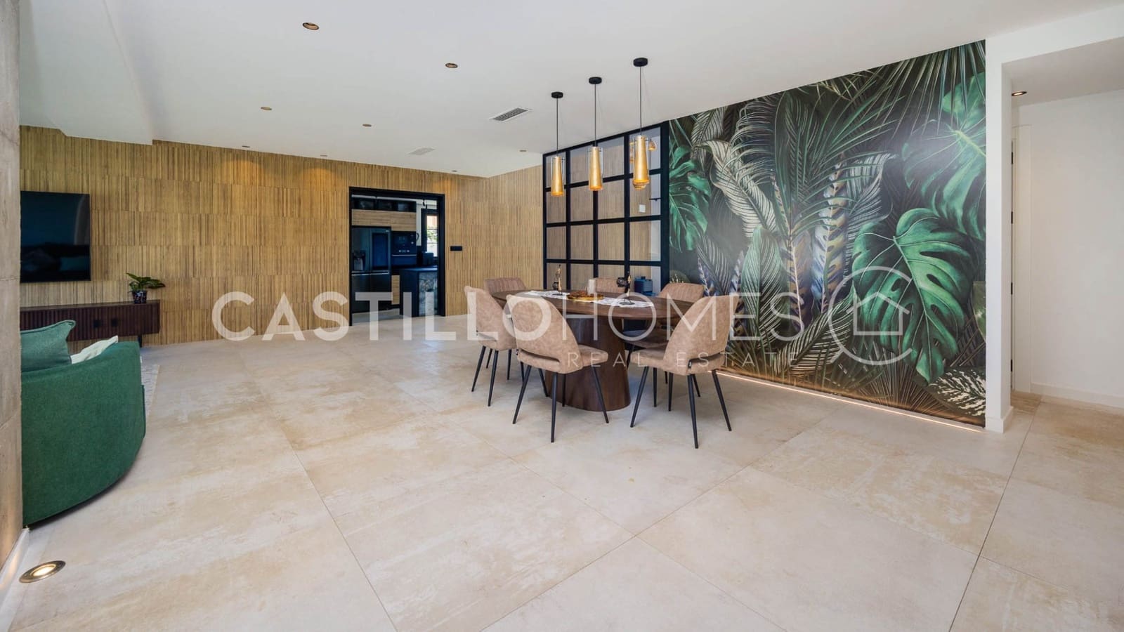 5 bedroom Villa for sale in Torrevieja with pool - € 1,250,000 (Ref: 9307162)