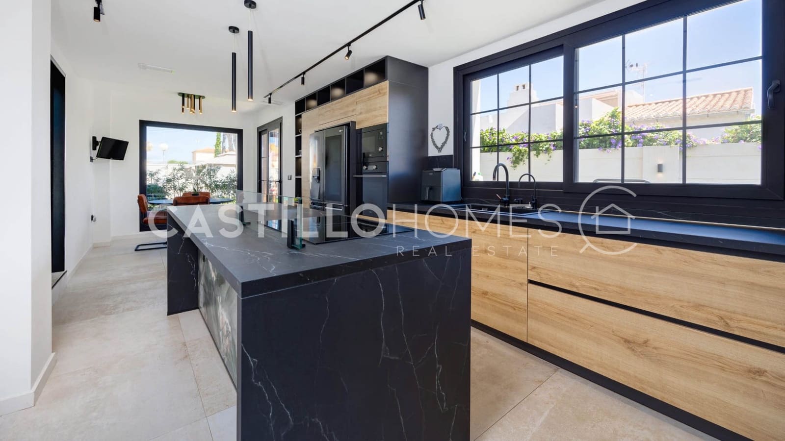 5 bedroom Villa for sale in Torrevieja with pool - € 1,250,000 (Ref: 9307162)