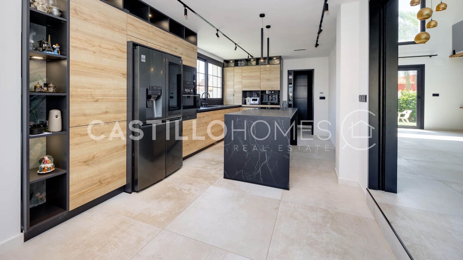 5 bedroom Villa for sale in Torrevieja with pool - € 1,250,000 (Ref: 9307162)