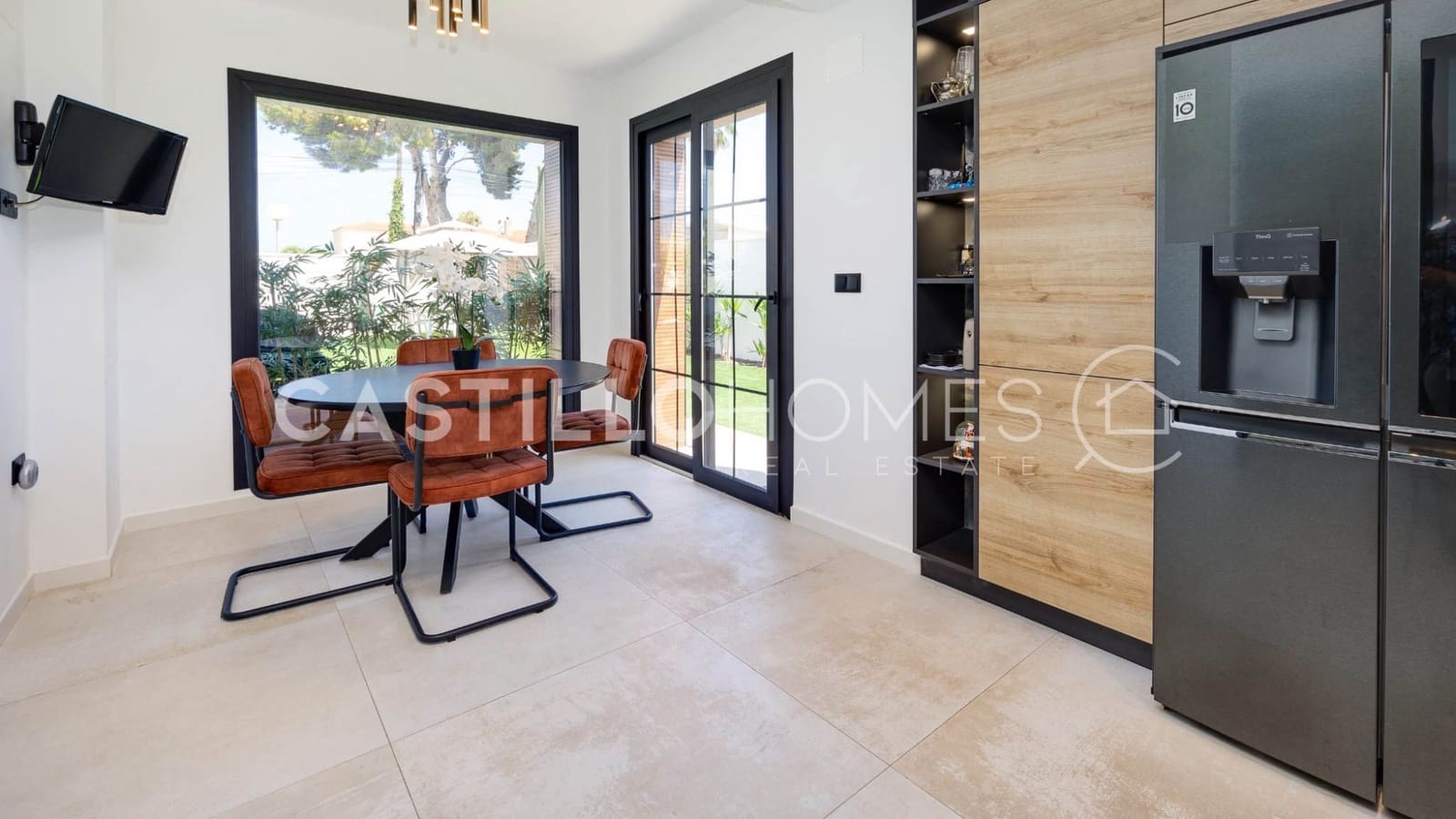 5 bedroom Villa for sale in Torrevieja with pool - € 1,250,000 (Ref: 9307162)