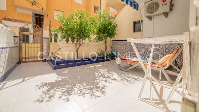 Casa de 2 habitaciones en Los Europeos, Torrevieja en venta - 165.000 € (Ref: 9340126)