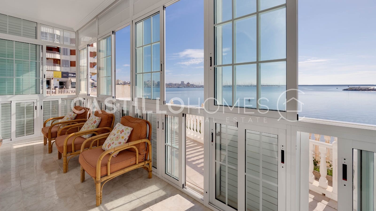 4 makuuhuone Huoneisto myytävänä paikassa Torrevieja mukana 
autotalli - 389 500 € (Ref: 9354548)