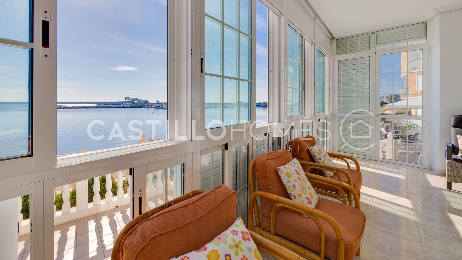 4 makuuhuone Huoneisto myytävänä paikassa Torrevieja mukana 
autotalli - 389 500 € (Ref: 9354548)