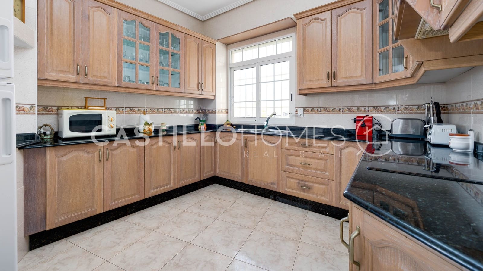 4 makuuhuone Huoneisto myytävänä paikassa Torrevieja mukana 
autotalli - 389 500 € (Ref: 9354548)