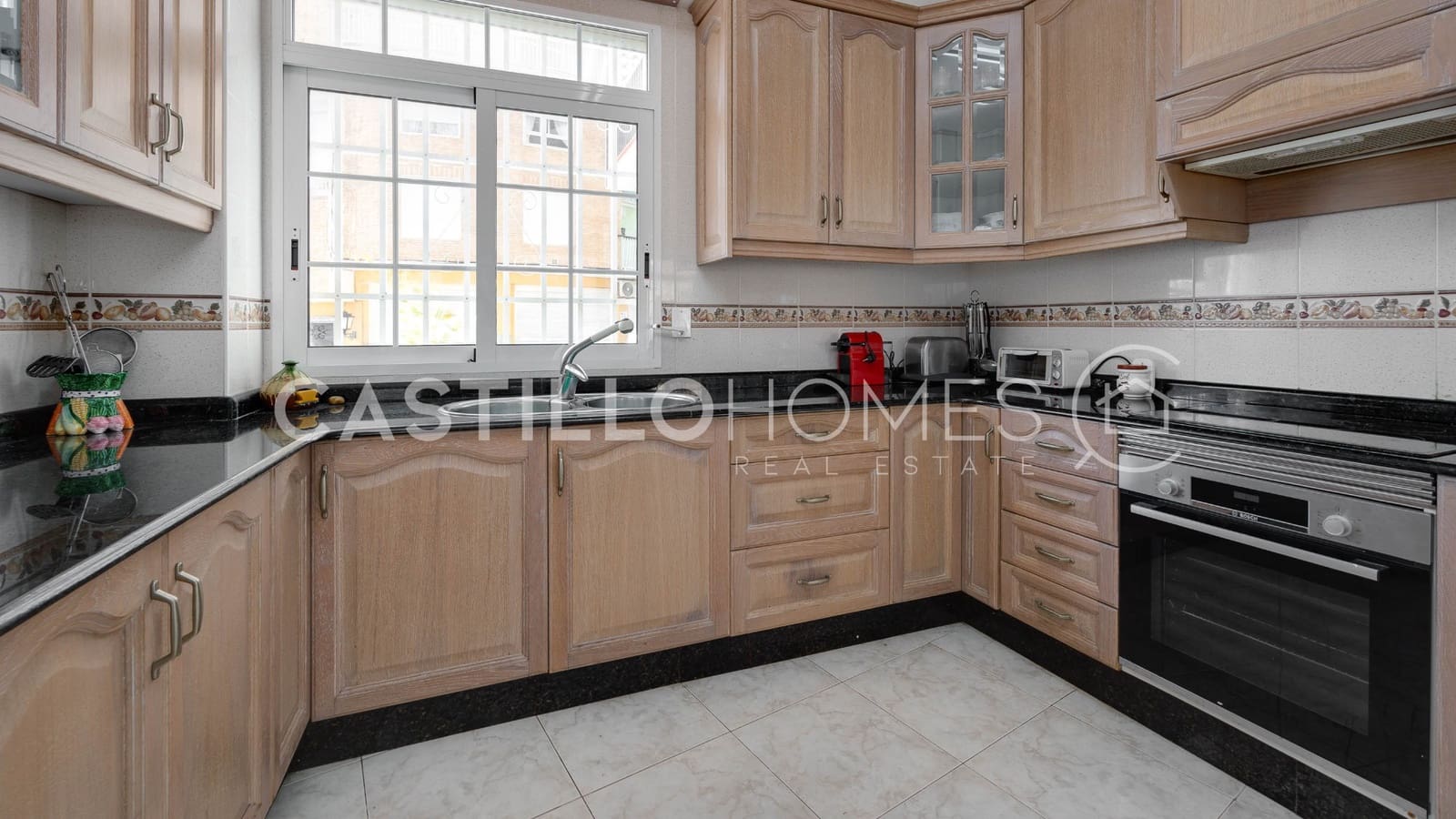 4 makuuhuone Huoneisto myytävänä paikassa Torrevieja mukana 
autotalli - 389 500 € (Ref: 9354548)