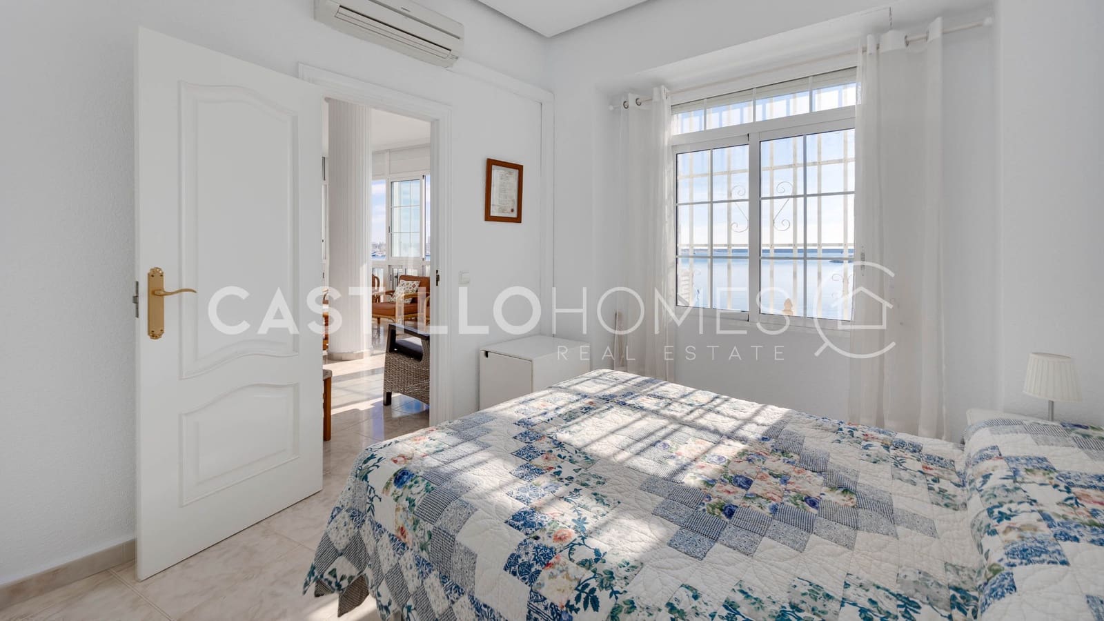 4 makuuhuone Huoneisto myytävänä paikassa Torrevieja mukana 
autotalli - 389 500 € (Ref: 9354548)