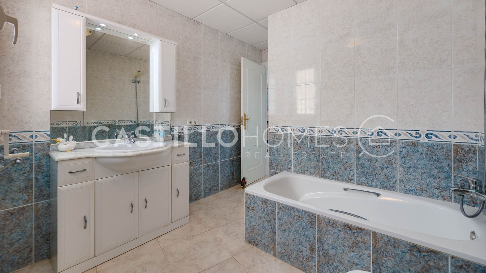 4 makuuhuone Huoneisto myytävänä paikassa Torrevieja mukana 
autotalli - 389 500 € (Ref: 9354548)