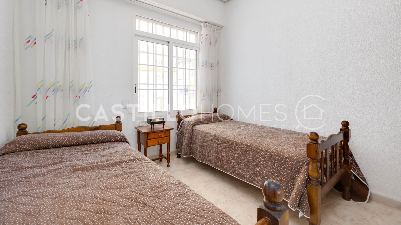 4 makuuhuone Huoneisto myytävänä paikassa Torrevieja mukana 
autotalli - 389 500 € (Ref: 9354548)