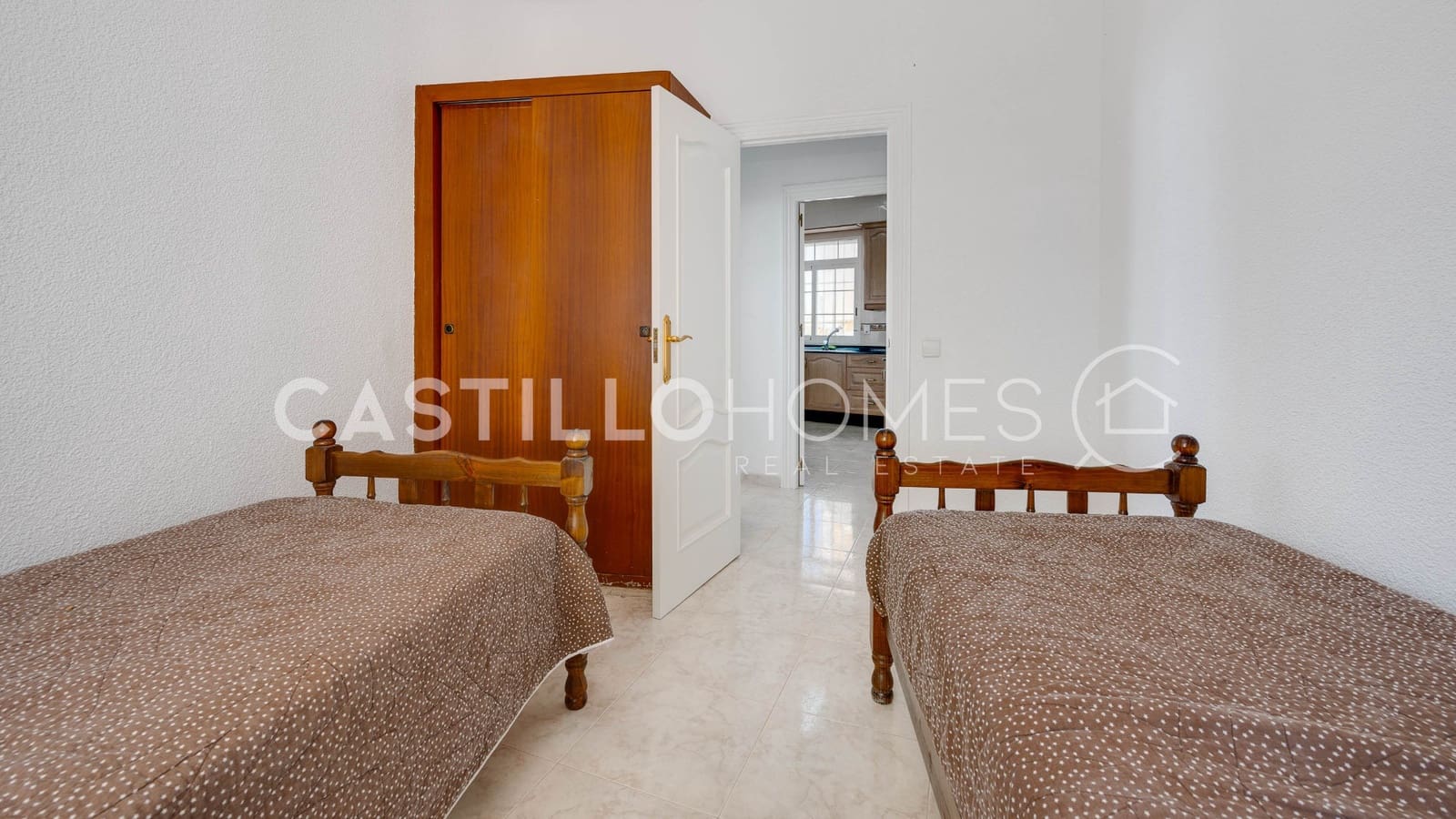 4 makuuhuone Huoneisto myytävänä paikassa Torrevieja mukana 
autotalli - 389 500 € (Ref: 9354548)