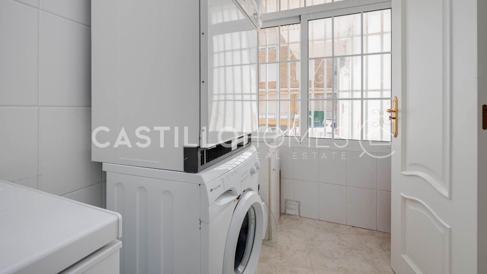 4 makuuhuone Huoneisto myytävänä paikassa Torrevieja mukana 
autotalli - 389 500 € (Ref: 9354548)