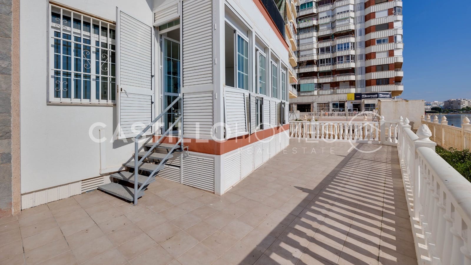 4 makuuhuone Huoneisto myytävänä paikassa Torrevieja mukana 
autotalli - 389 500 € (Ref: 9354548)