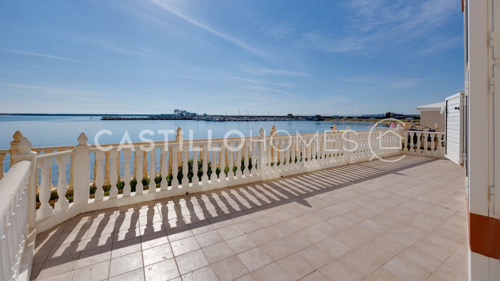 4 makuuhuone Huoneisto myytävänä paikassa Torrevieja mukana 
autotalli - 389 500 € (Ref: 9354548)