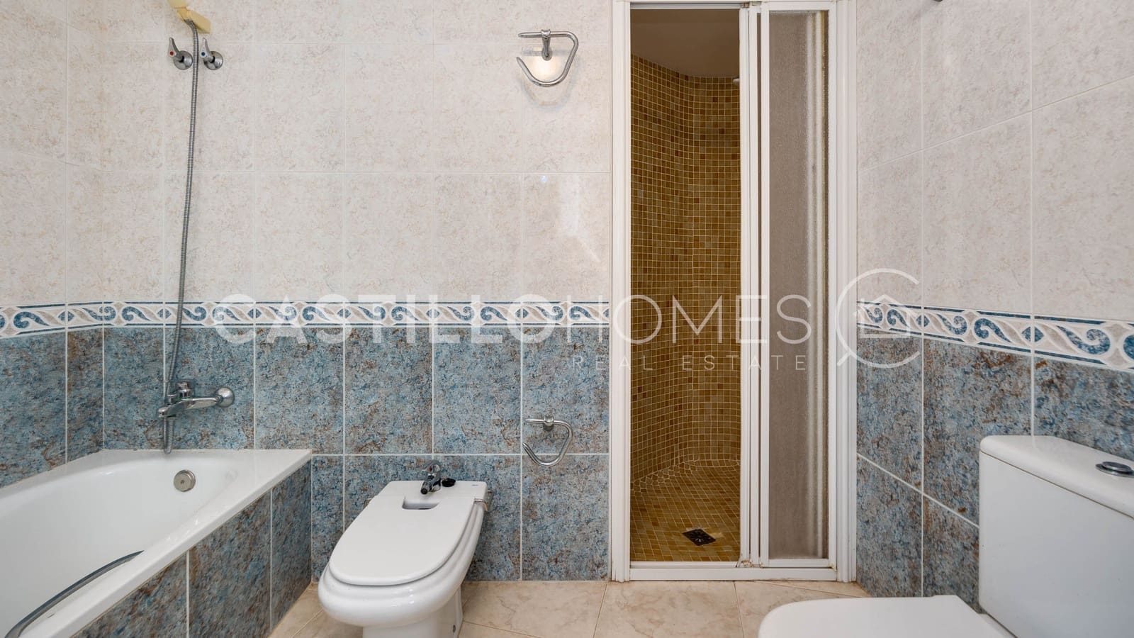 4 makuuhuone Huoneisto myytävänä paikassa Torrevieja mukana 
autotalli - 389 500 € (Ref: 9354548)