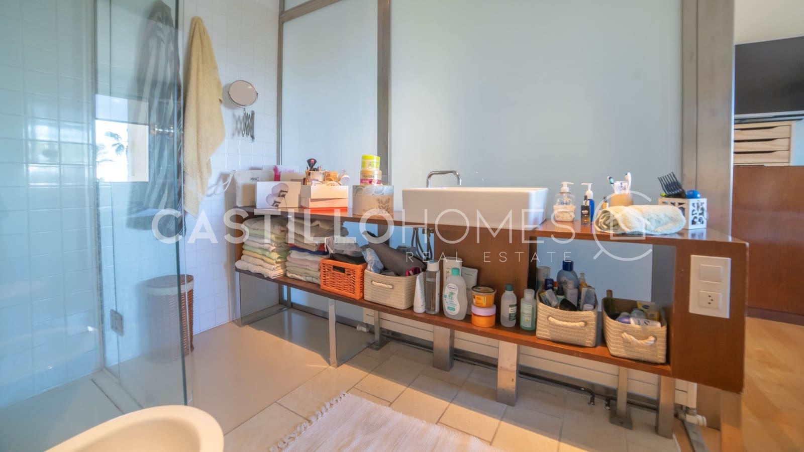 4 bedroom Townhouse for sale in La Veleta with garage - € 449,900 (Ref: 9383905)