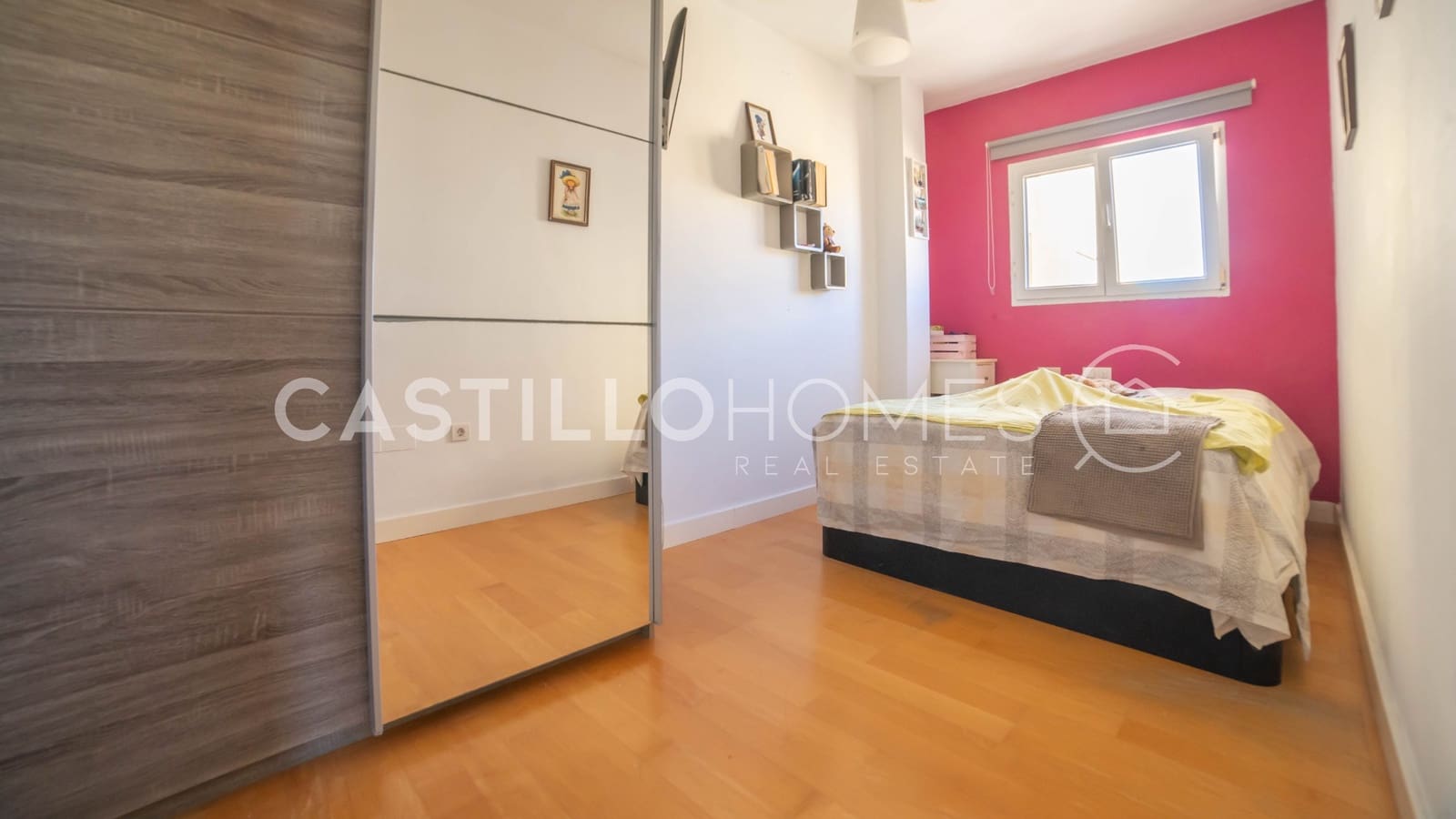 4 bedroom Townhouse for sale in La Veleta with garage - € 449,900 (Ref: 9383905)