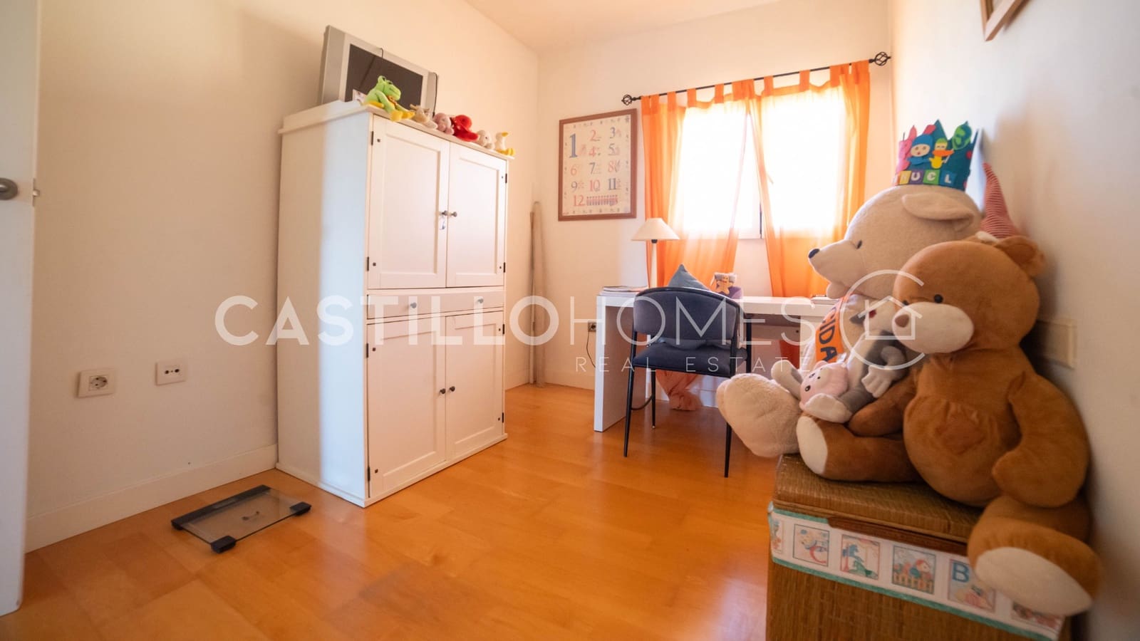 4 bedroom Townhouse for sale in La Veleta with garage - € 449,900 (Ref: 9383905)