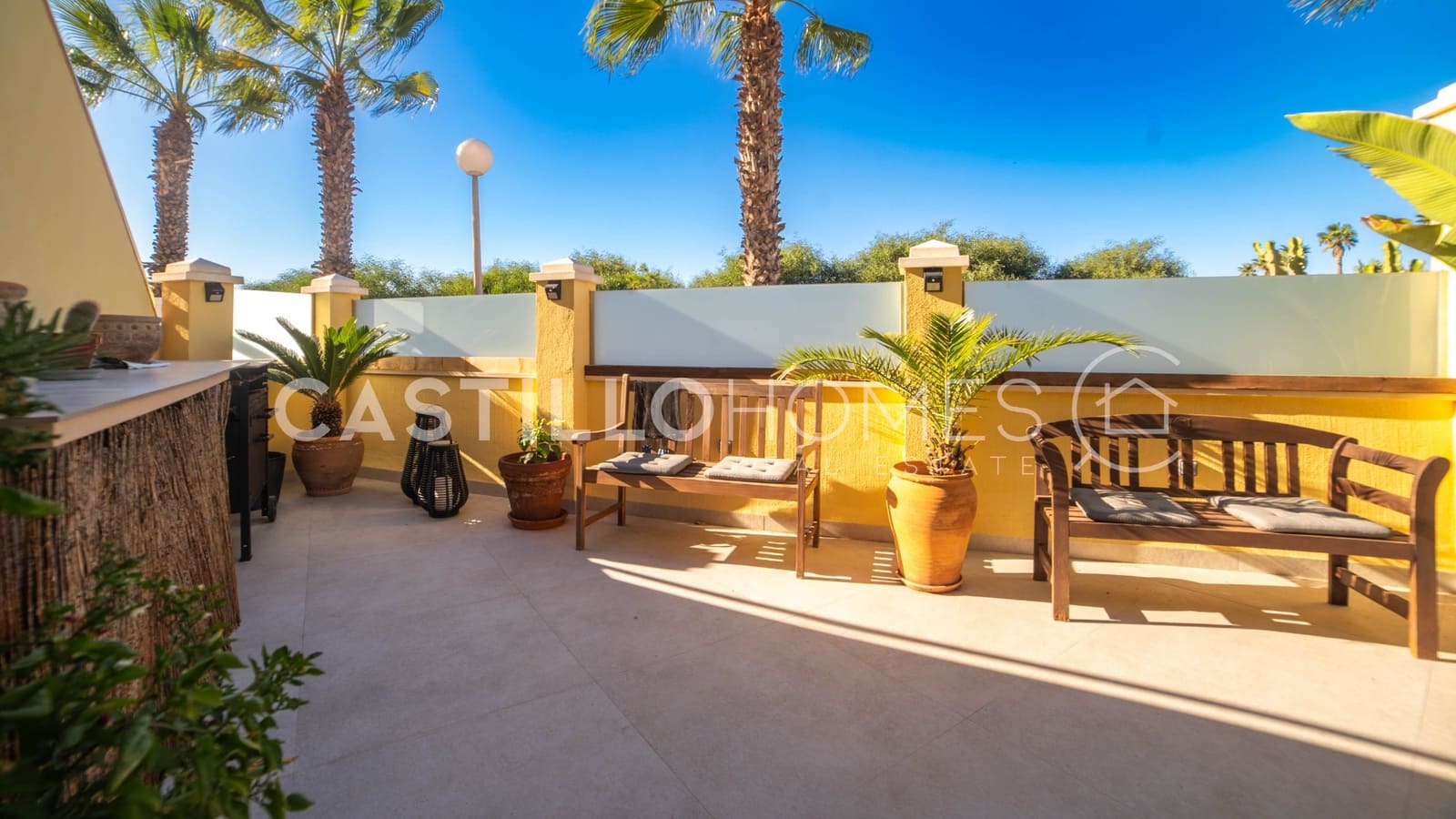 4 bedroom Townhouse for sale in La Veleta with garage - € 449,900 (Ref: 9383905)