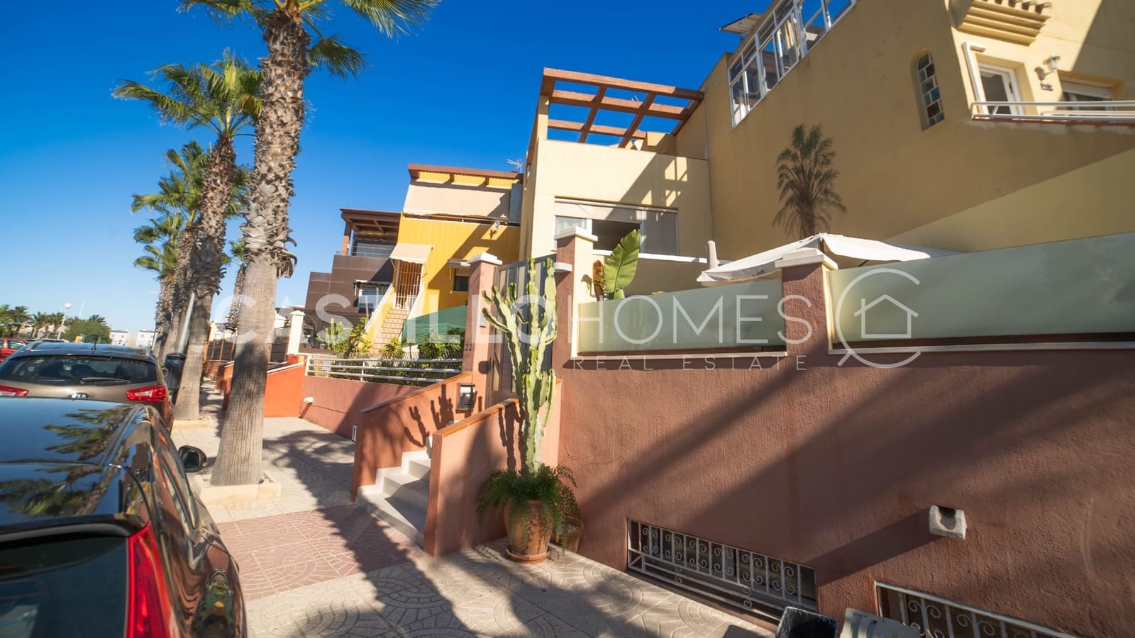 4 bedroom Townhouse for sale in La Veleta with garage - € 449,900 (Ref: 9383905)