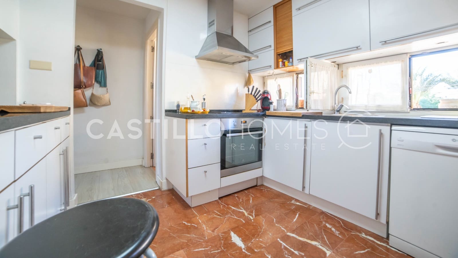 4 bedroom Townhouse for sale in La Veleta with garage - € 449,900 (Ref: 9383905)