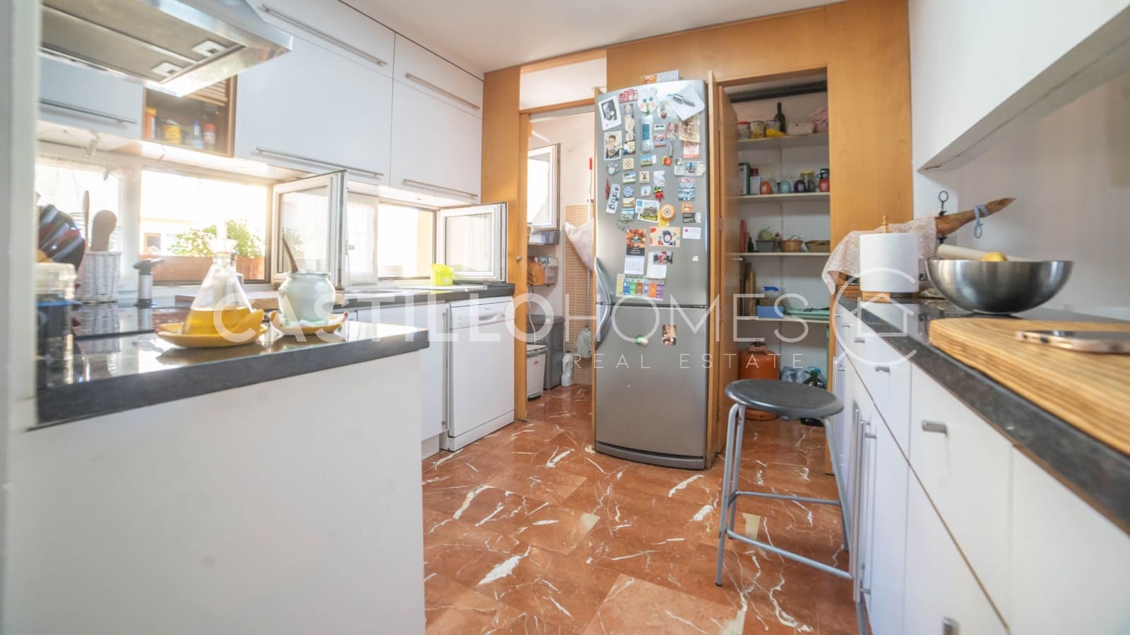 4 bedroom Townhouse for sale in La Veleta with garage - € 449,900 (Ref: 9383905)