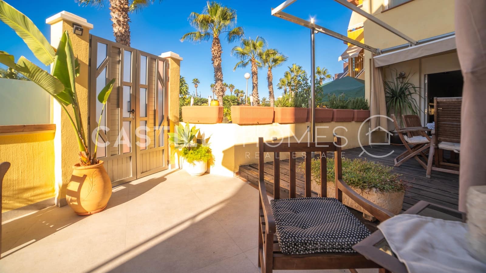 4 bedroom Townhouse for sale in La Veleta with garage - € 449,900 (Ref: 9383905)