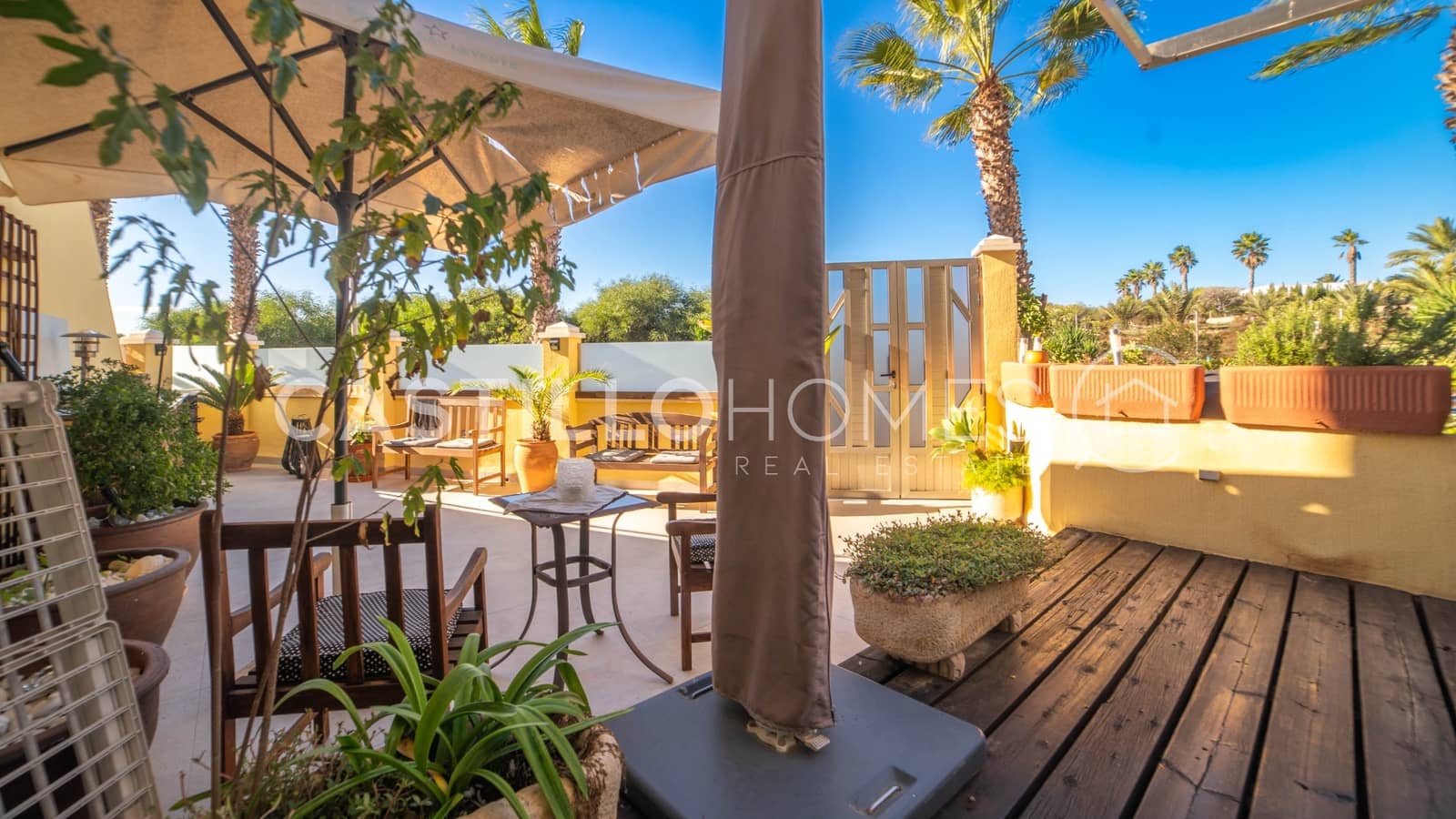 4 bedroom Townhouse for sale in La Veleta with garage - € 449,900 (Ref: 9383905)