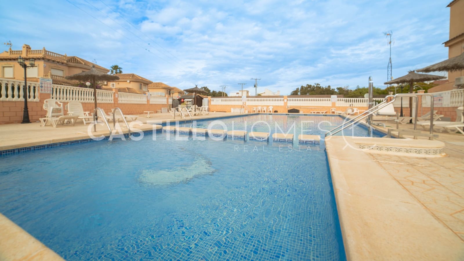 2 bedroom Bungalow for sale in Punta Prima with pool - € 132,000 (Ref: 9529064)