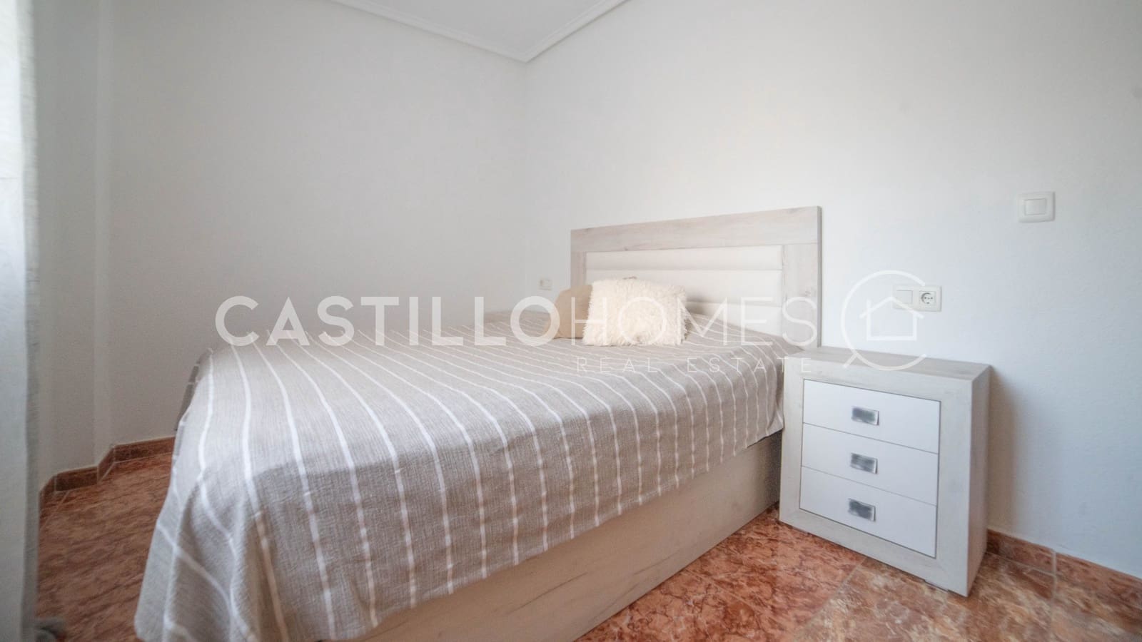 2 bedroom Penthouse for sale in Torrevieja - € 145,000 (Ref: 9609582)