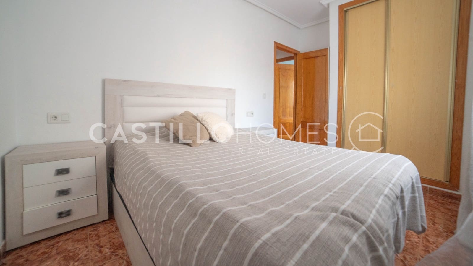 2 bedroom Penthouse for sale in Torrevieja - € 145,000 (Ref: 9609582)