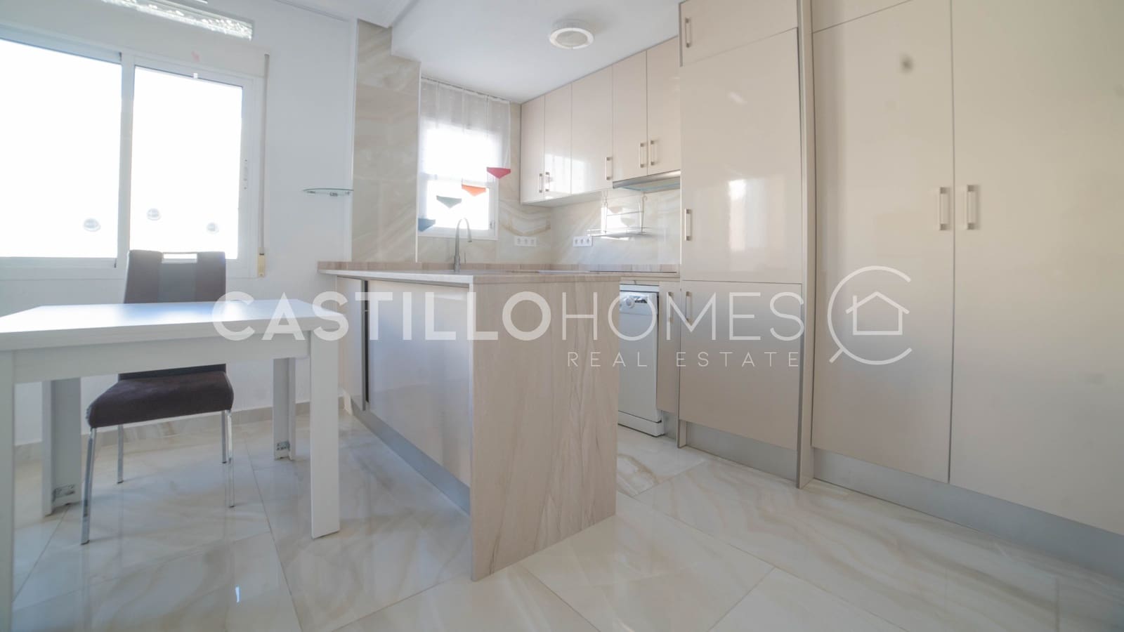 2 makuuhuone Huoneisto myytävänä paikassa Torrevieja - 159 000 € (Ref: 9609585)