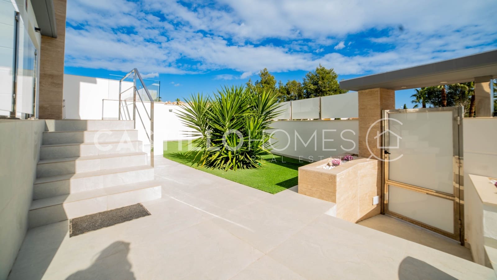 4 slaapkamer Villa te koop in Filipinas met zwembad - € 595.000 (Ref: 9609587)