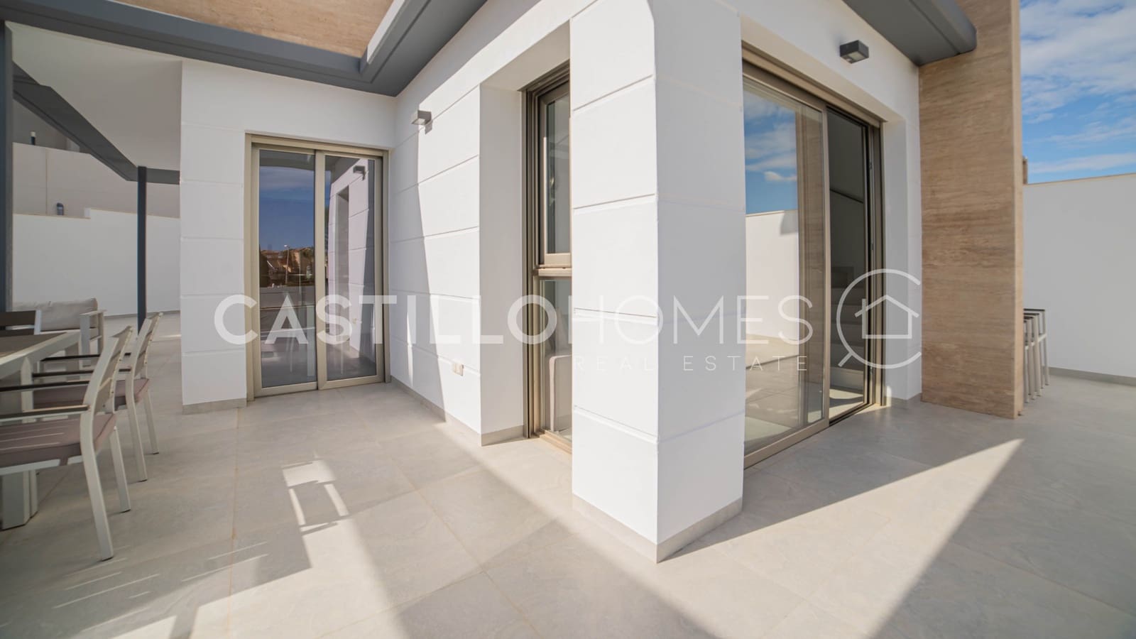 4 slaapkamer Villa te koop in Filipinas met zwembad - € 595.000 (Ref: 9609587)