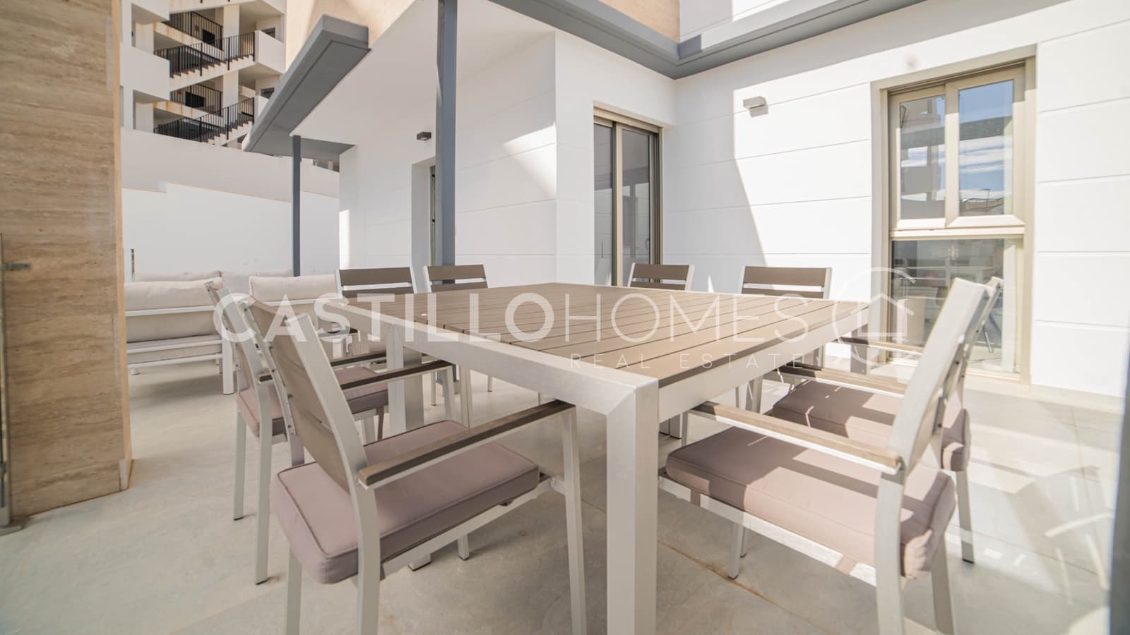 4 slaapkamer Villa te koop in Filipinas met zwembad - € 595.000 (Ref: 9609587)