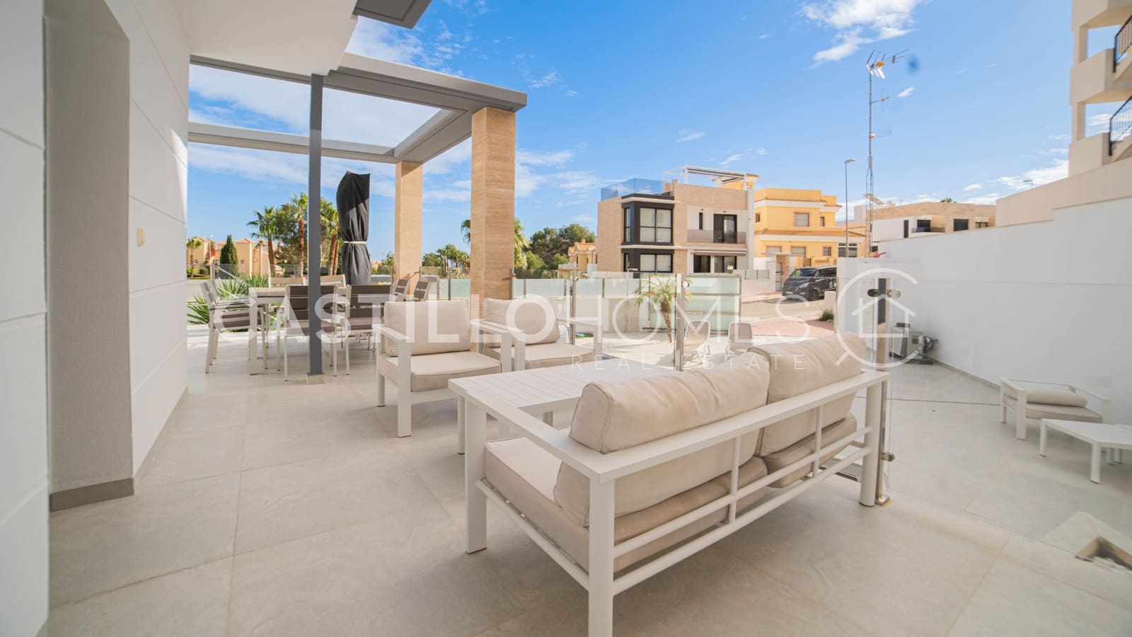 4 slaapkamer Villa te koop in Filipinas met zwembad - € 595.000 (Ref: 9609587)