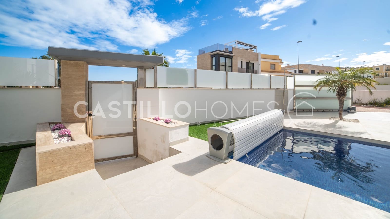 4 slaapkamer Villa te koop in Filipinas met zwembad - € 595.000 (Ref: 9609587)