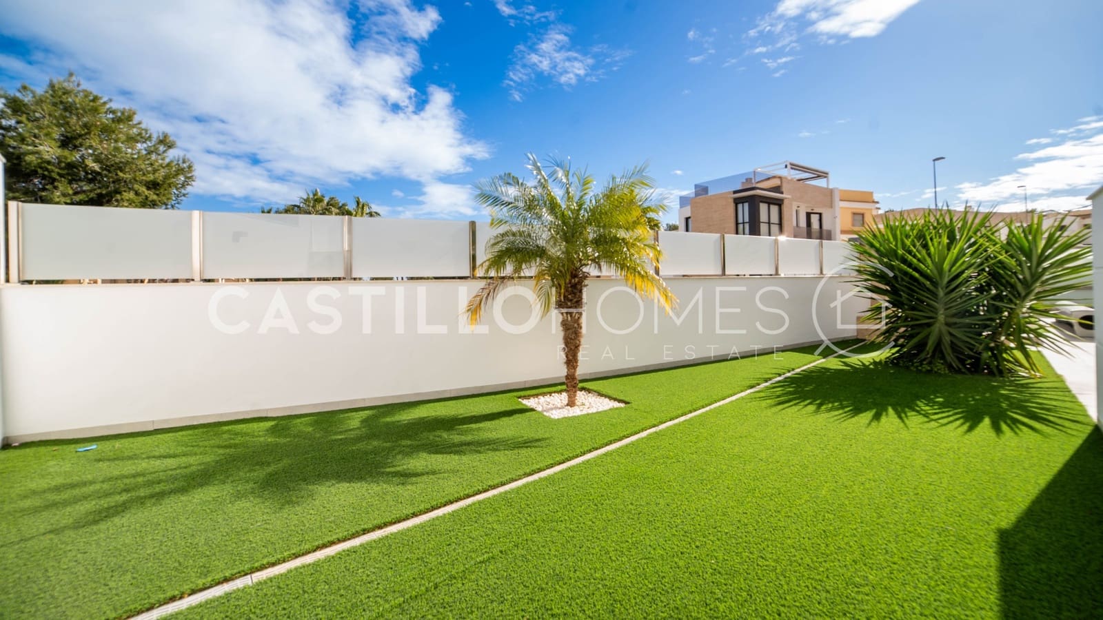 4 slaapkamer Villa te koop in Filipinas met zwembad - € 595.000 (Ref: 9609587)