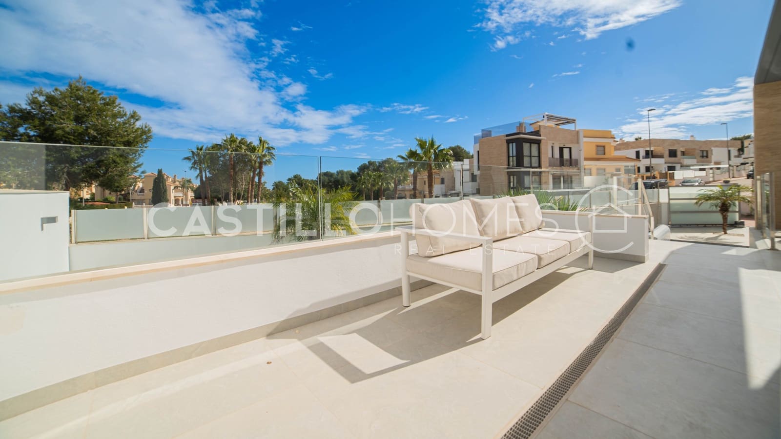 4 slaapkamer Villa te koop in Filipinas met zwembad - € 595.000 (Ref: 9609587)