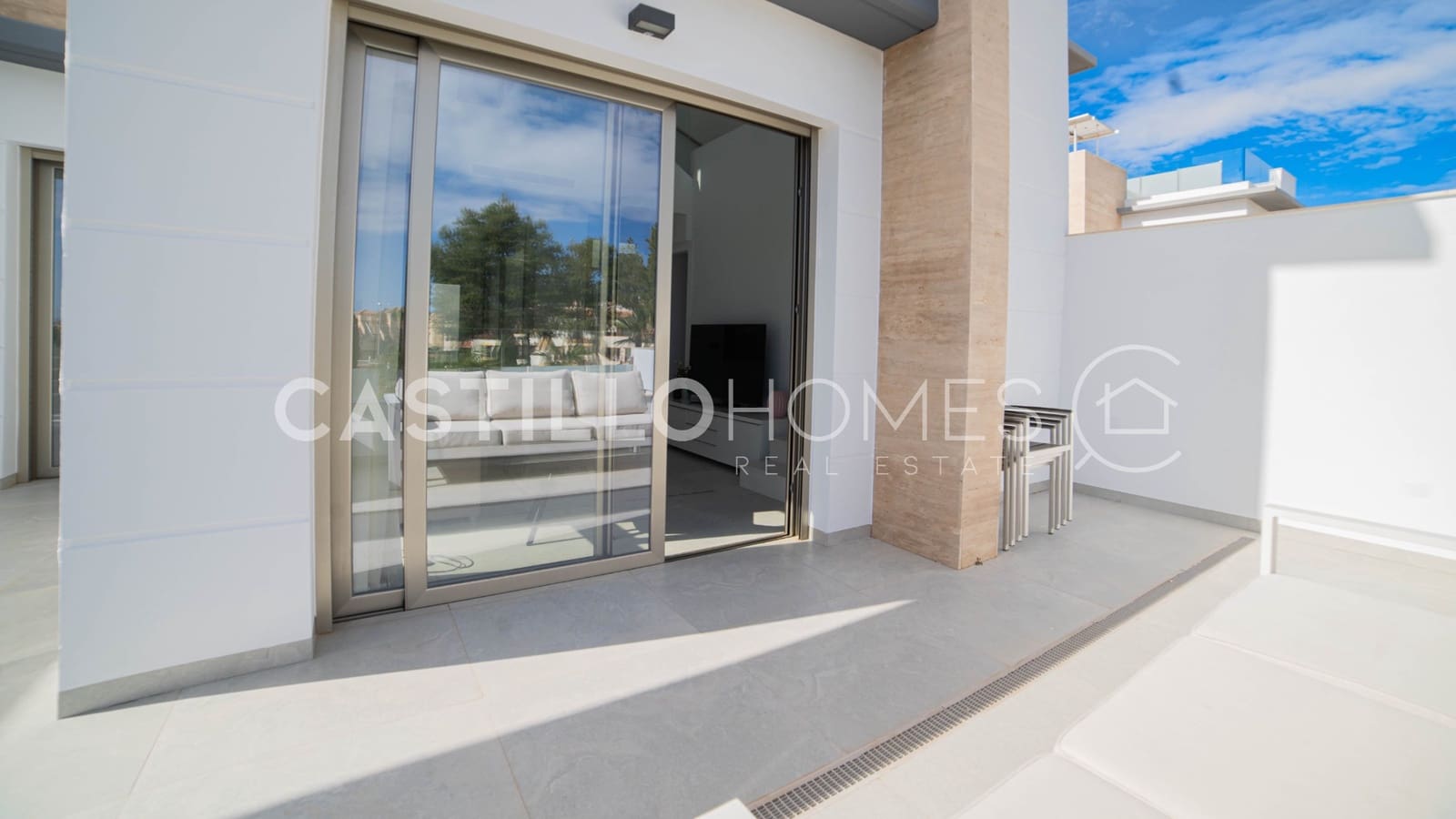 4 slaapkamer Villa te koop in Filipinas met zwembad - € 595.000 (Ref: 9609587)