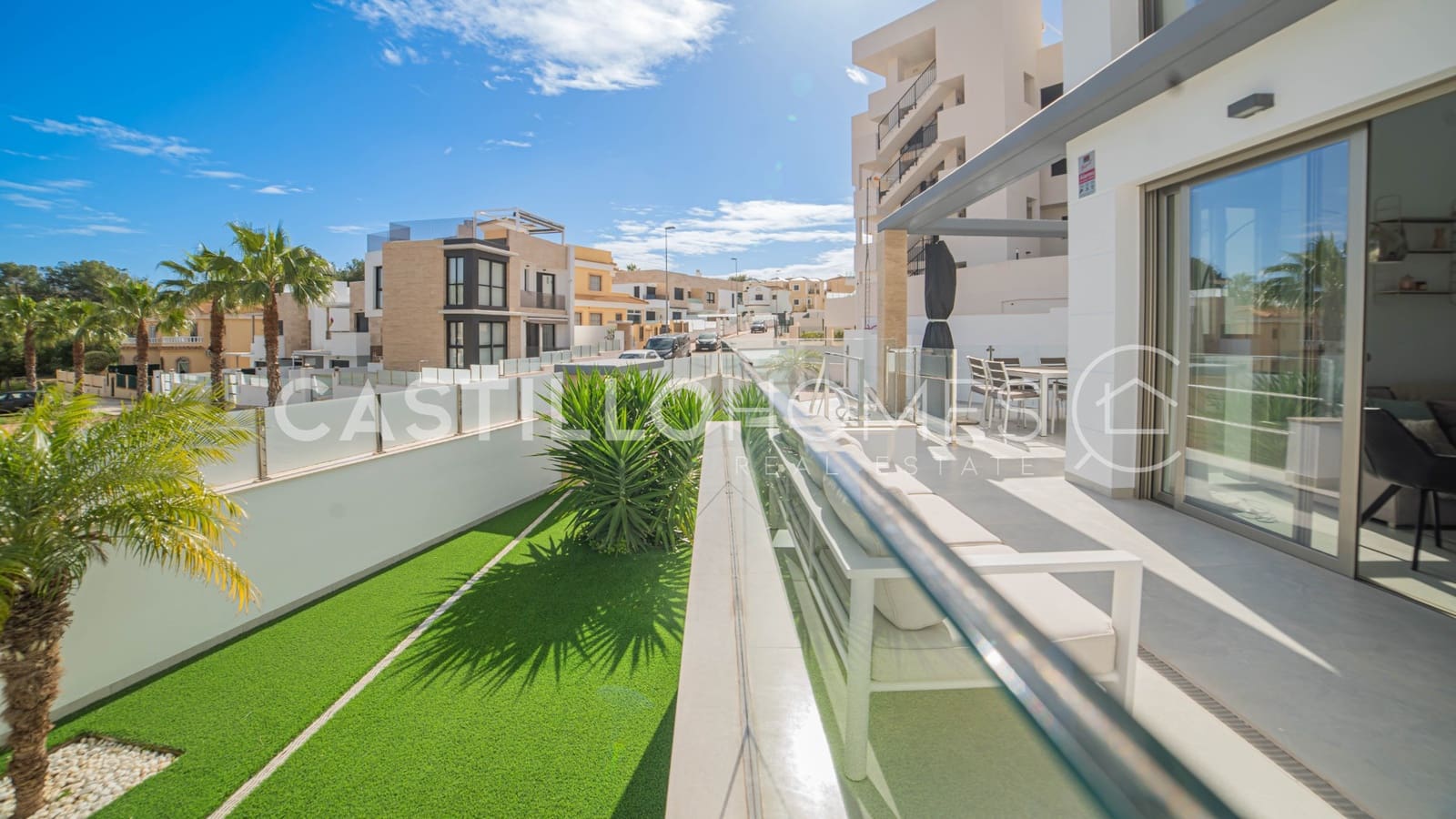 4 slaapkamer Villa te koop in Filipinas met zwembad - € 595.000 (Ref: 9609587)