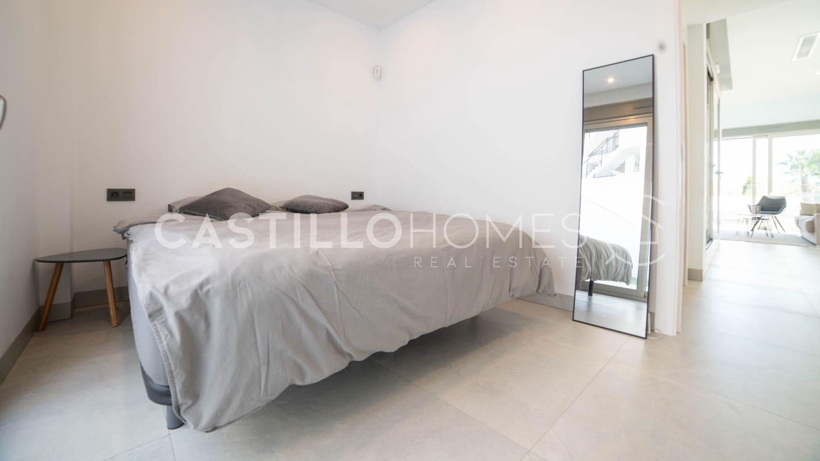 4 slaapkamer Villa te koop in Filipinas met zwembad - € 595.000 (Ref: 9609587)